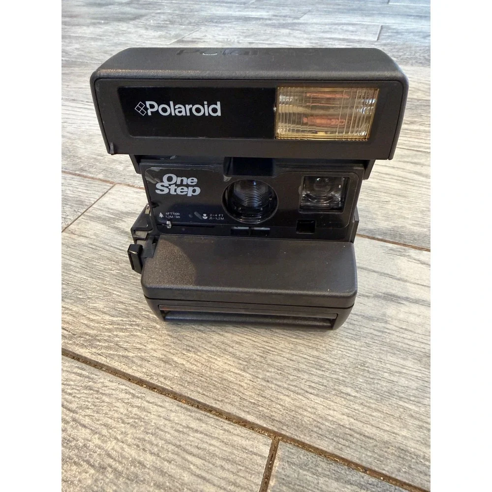 Polaroid OneStep 600 Instant Film Camera Vintage Point and Shoot Photo 90s Y2K